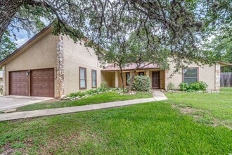 Building Photo - BEAUTIFUL 3-BEDROOM, SINGLE STORY HOME IN HIDDEN FOREST