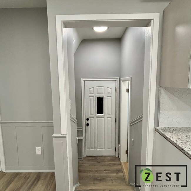 Building Photo - GORGEOUS 3 BD 1.5 BATH HOME!