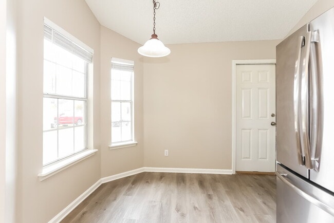 Building Photo - 3720 Arava Dr