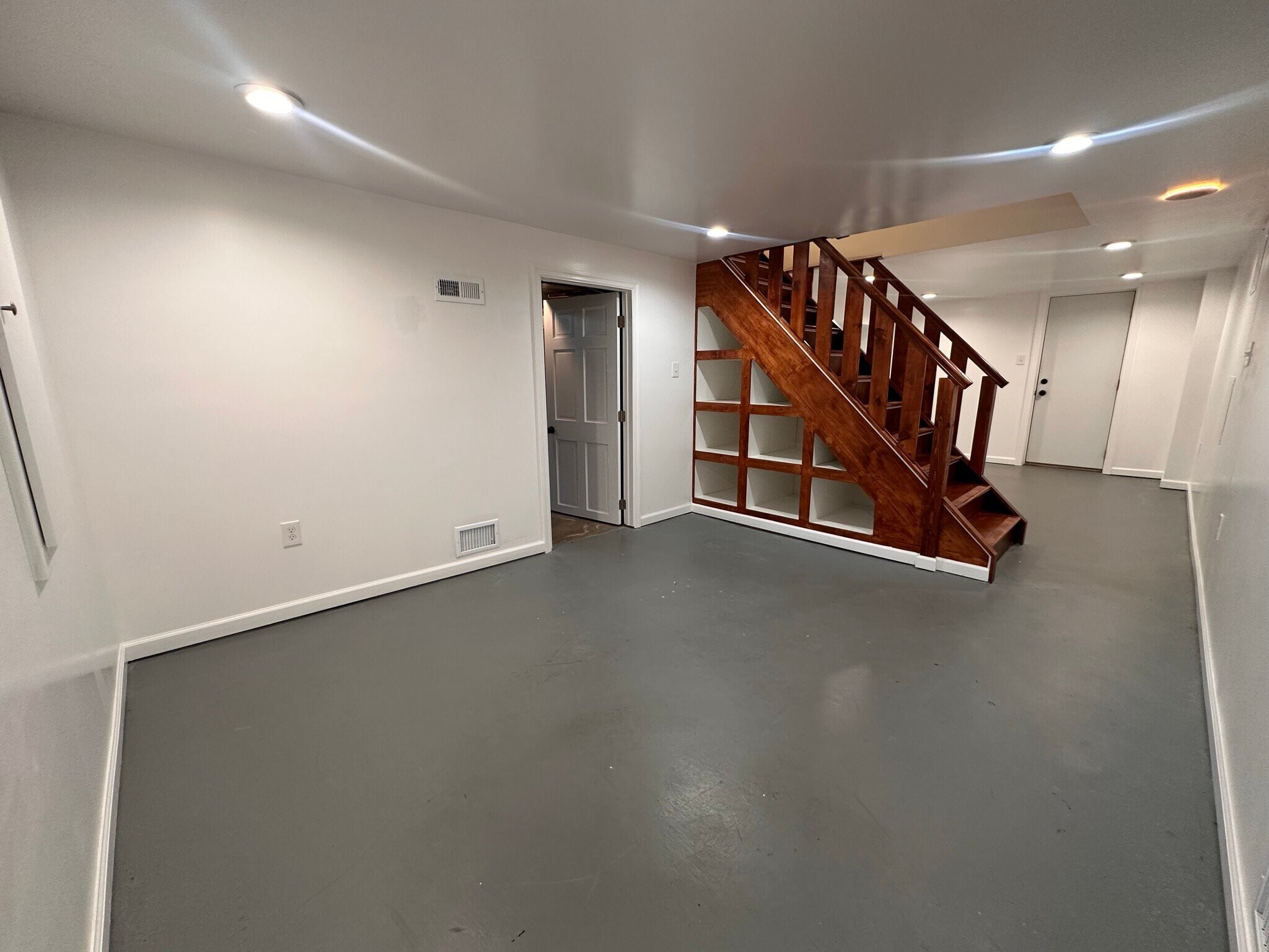 Building Photo - 206 Valley Vale Dr