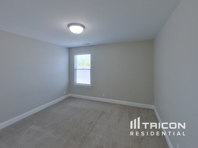 Building Photo - 607 Gallant Way