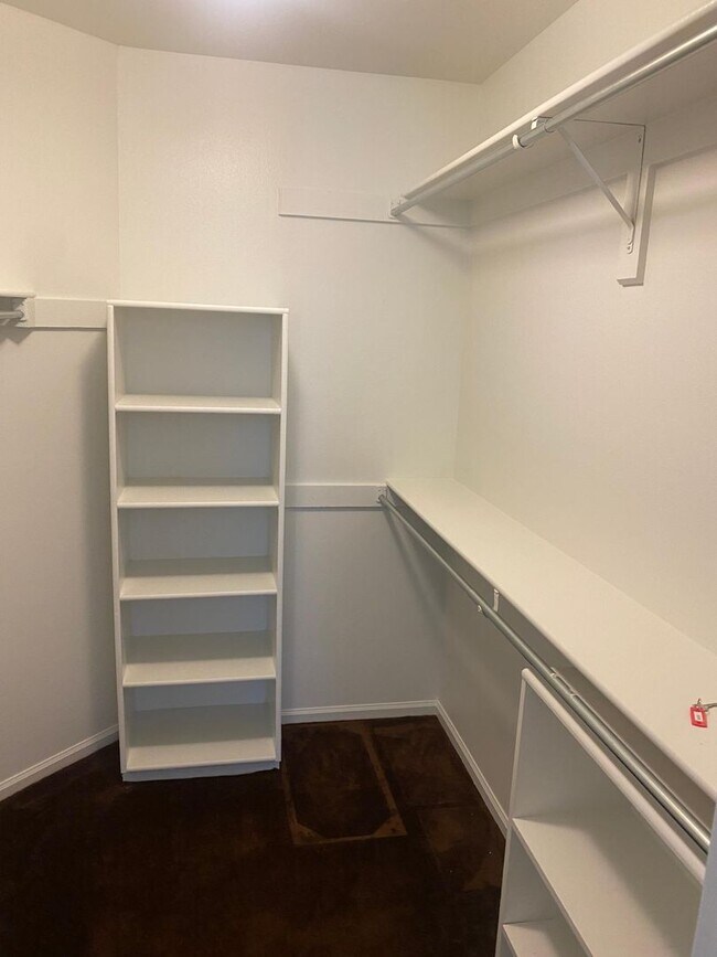 Building Photo - Fantastic 3 bedroom, 3 bath, 2 car garage ...