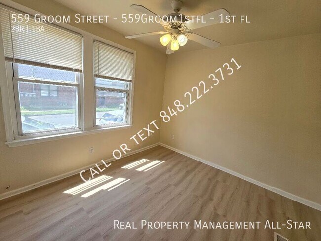 Building Photo - 559 Groom St