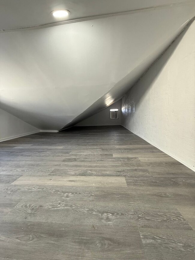 Building Photo - 929 Adeline St