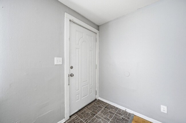 Building Photo - 2301 Jefferson Ave