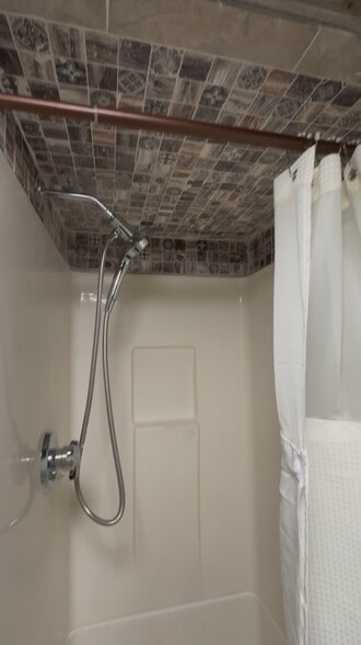 inside shower - 200 Old Stonebridge Rd