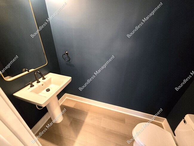 Building Photo - 340 Eugenia St SW