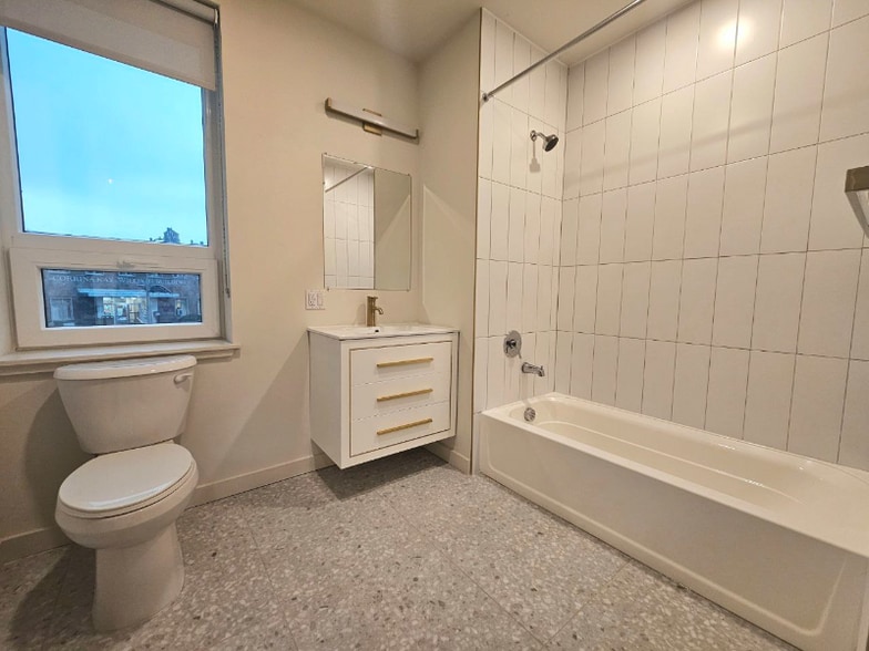 Building Photo - 55 Washington St