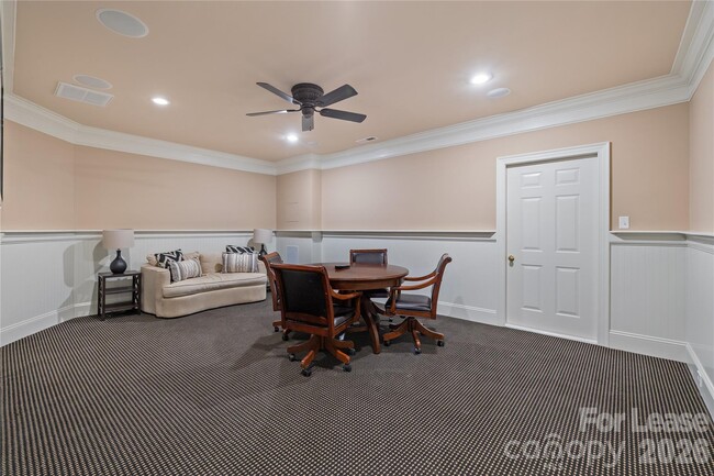 Building Photo - 1009 Honors Ct