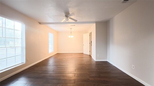 Building Photo - 2027 Whispering Springs Dr