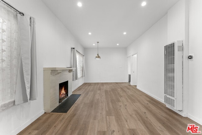 Building Photo - 33 Wavecrest Ave