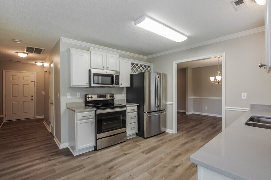 Building Photo - 4204 Hounds Run Dr