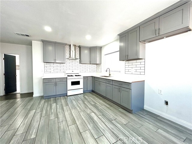 Building Photo - 1329 N Sultana Ave