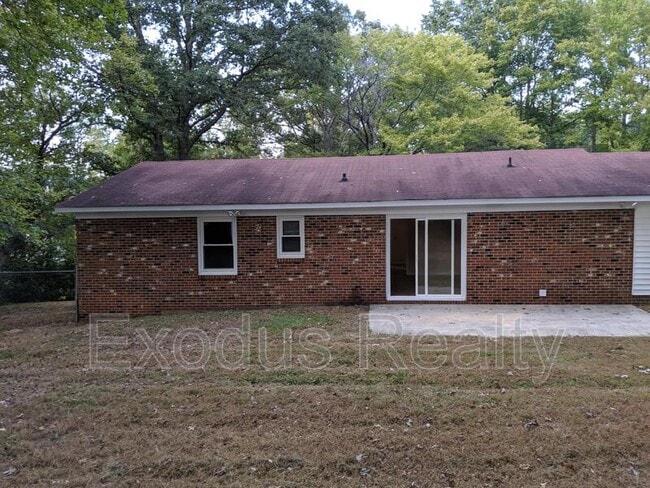 Building Photo - 8708 Peach Tree Dr