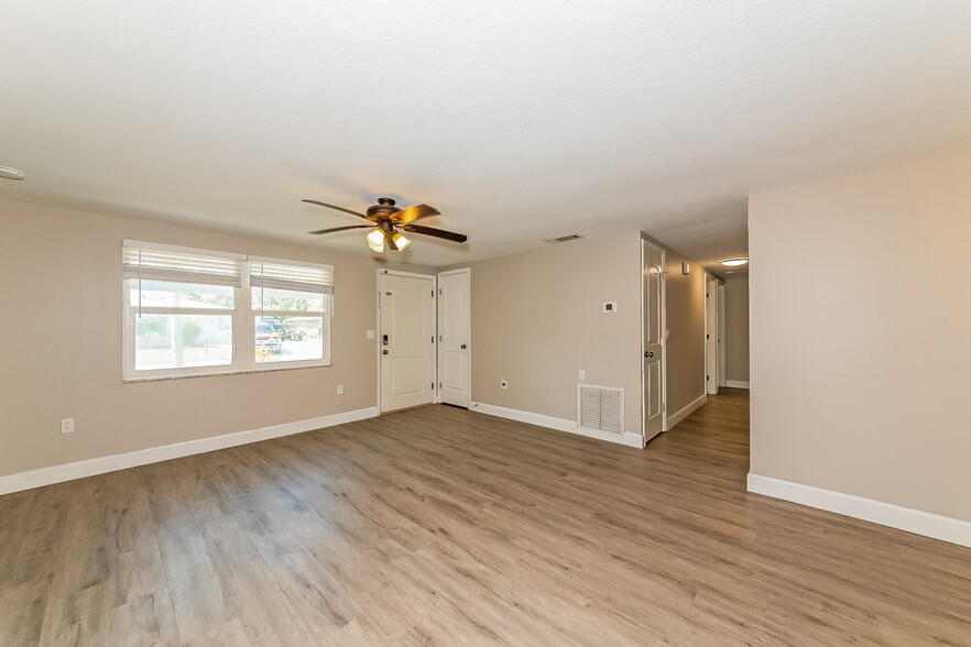 Building Photo - 5045 Silk Oak Dr