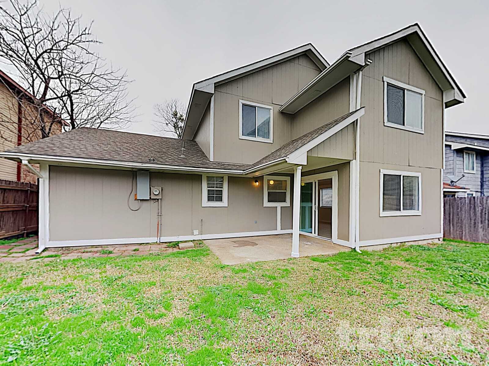 Building Photo - 822 Foxridge Dr