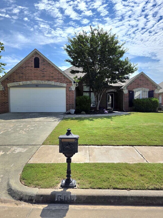 Primary Photo - "Charming 3-Bedroom Gem with 2 Full Baths ...