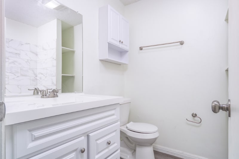 Building Photo - 3 Amanda