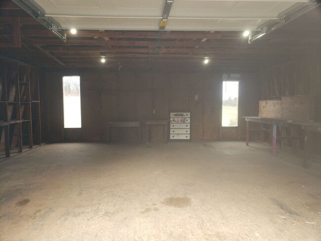 Building Photo - 4 Bedroom / 2 Bath Home  Kingsport, TN