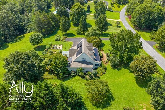 Building Photo - 2733 Southern Hills Ct