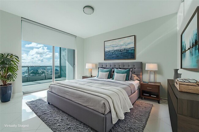 Building Photo - 900 Biscayne Blvd