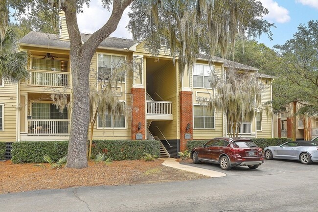 Building Photo - 1600 Long Grove Dr