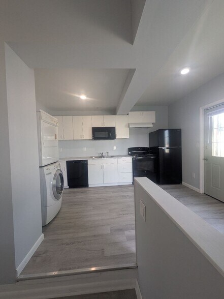 Building Photo - 85 N High St