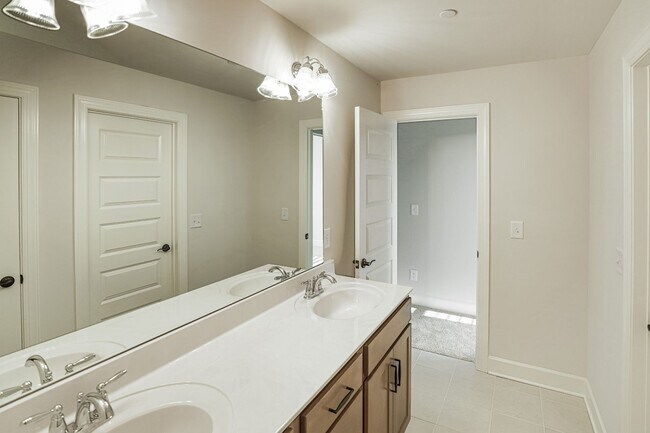 Building Photo - 5032 Ozment Dr