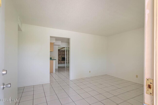 Building Photo - 2125 Pacheco Dr