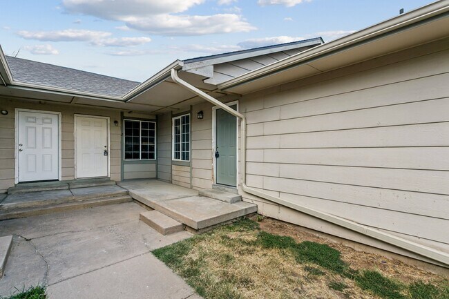 Building Photo - 4319 S Elizabeth Ave