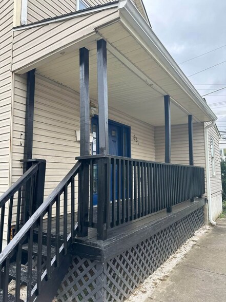 Building Photo - 83 Carpenter St