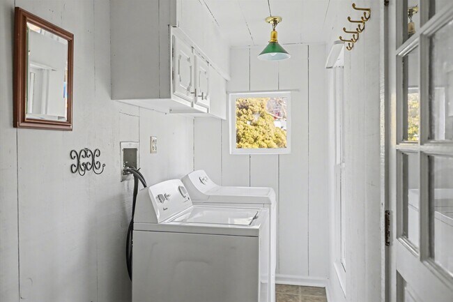 Building Photo - 739 Sergeantsville Rd