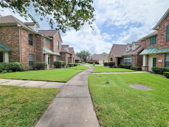 Building Photo - 206 Whispering Ridge Terrace