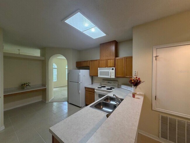 Building Photo - 10130 Shadow Creek Dr