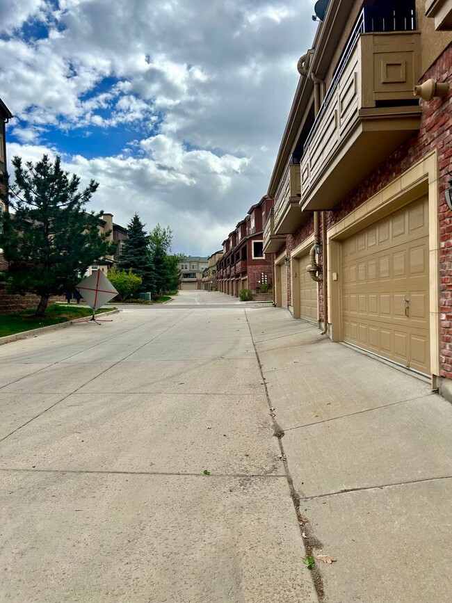 Building Photo - Well Maintained Townhouse in Highlands Ranch