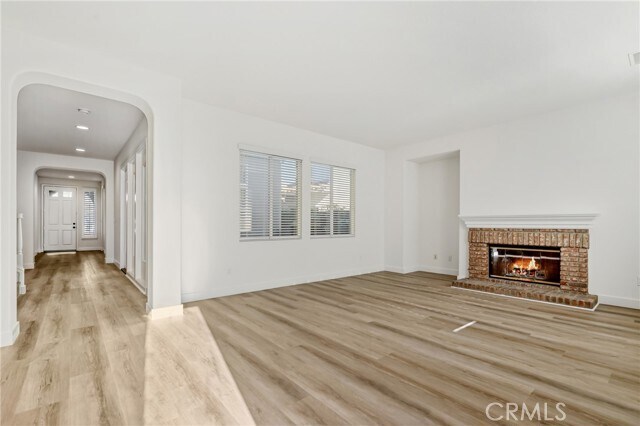 Building Photo - 6 Sutton