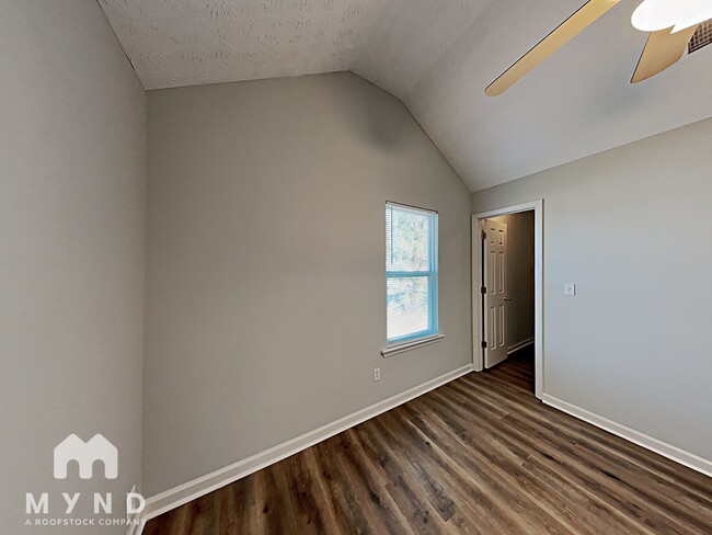 Building Photo - 515 Gardinia Dr