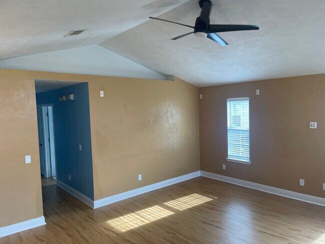 LIVINGROOM - 3139 Layla st