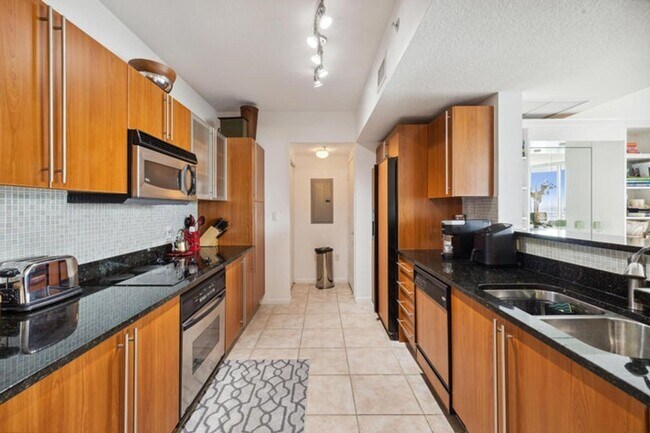 Primary Photo - 1551 N Flagler Dr