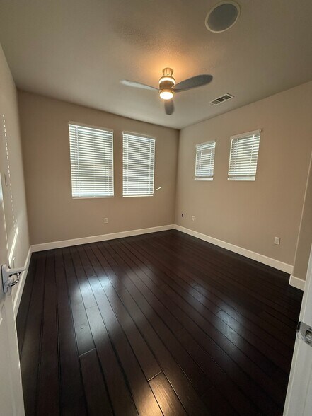 Building Photo - 16707 Nicklaus Dr