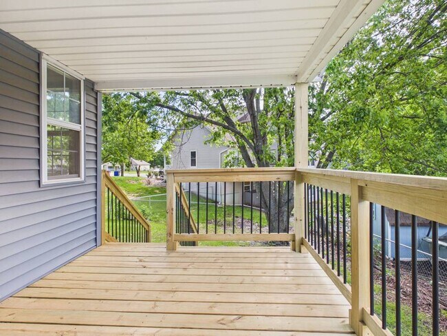 Building Photo - 1206 Foxridge Dr