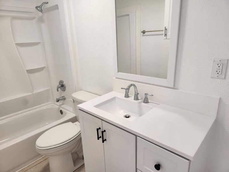 Building Photo - 1105 S Prospect Ave