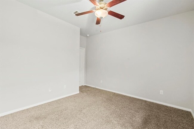 Building Photo - 30931 Roanoak Woods Dr
