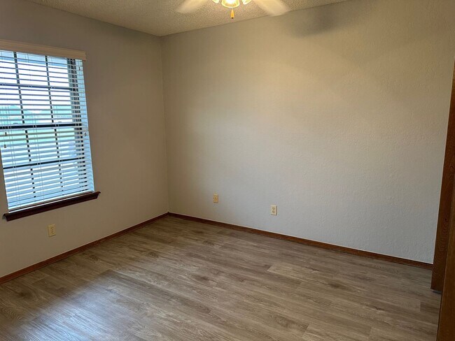 Building Photo - 2 bedroom rental