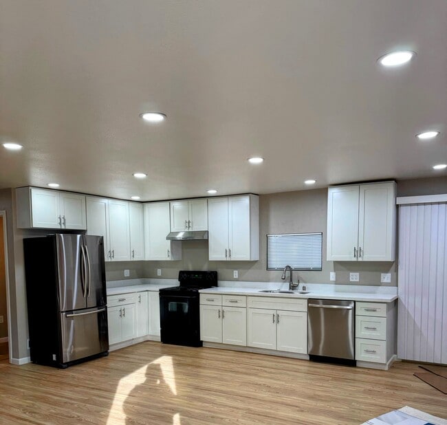 Building Photo - 3776 Laddell Ave