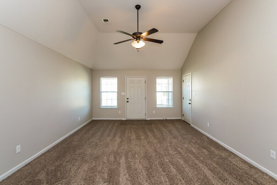 Building Photo - 9889 Southern Oak Way
