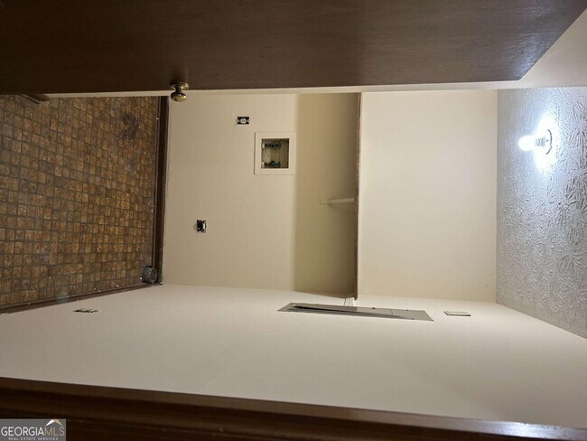 Building Photo - 1530 Oleander Ln SW