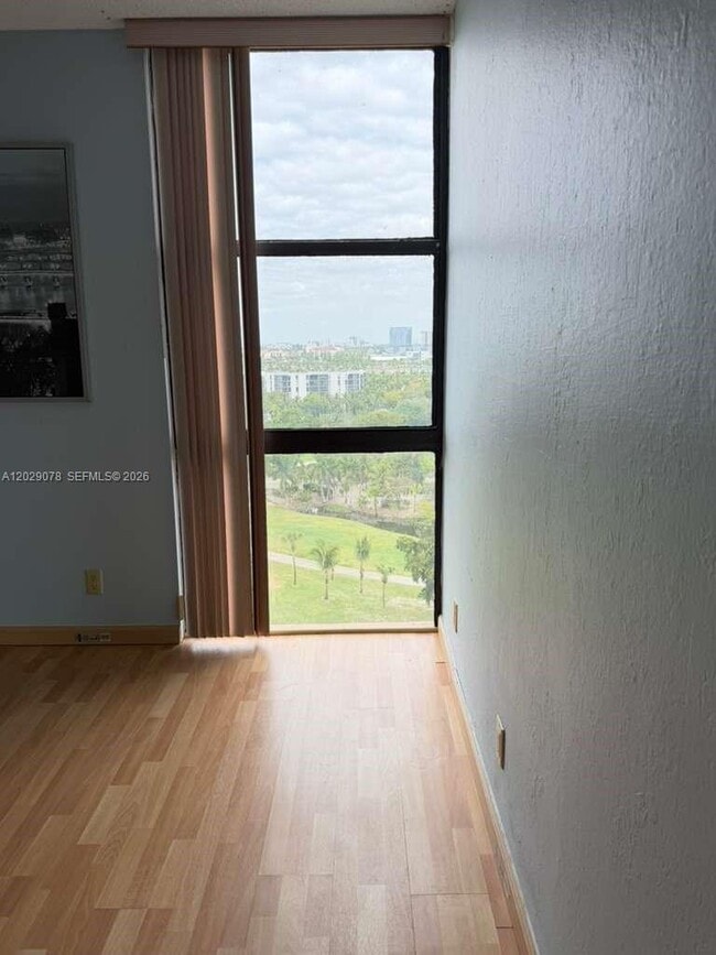 Building Photo - 20379 W Country Club Dr