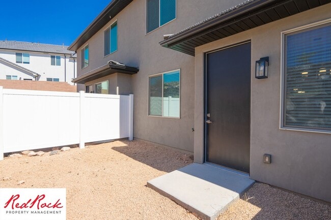 Building Photo - Hurricane Valley 3 Bedroom Townhome