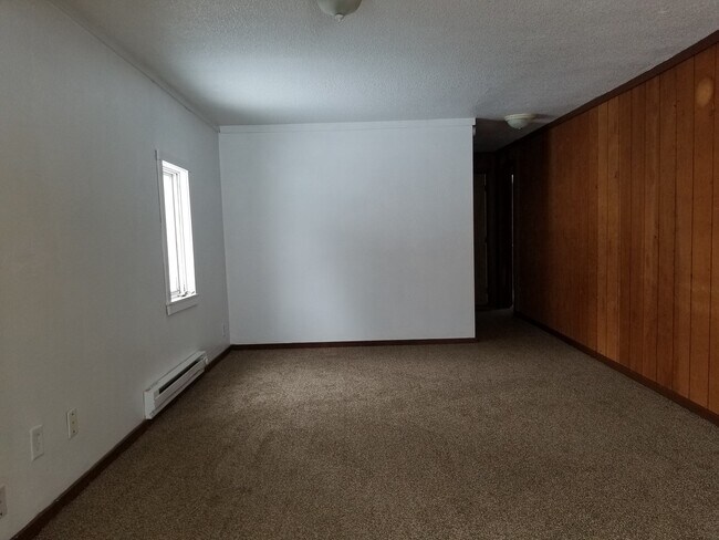 Building Photo - 2 Bedroom Country home